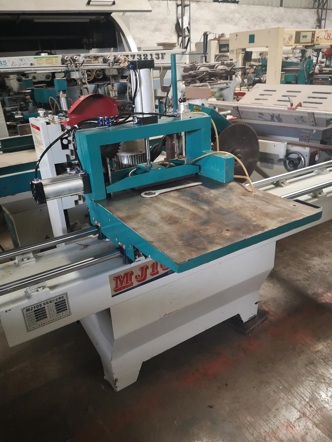 雙軌五疊出榫機