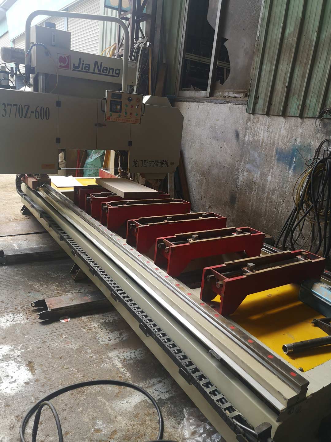 臥式龍門帶鋸機