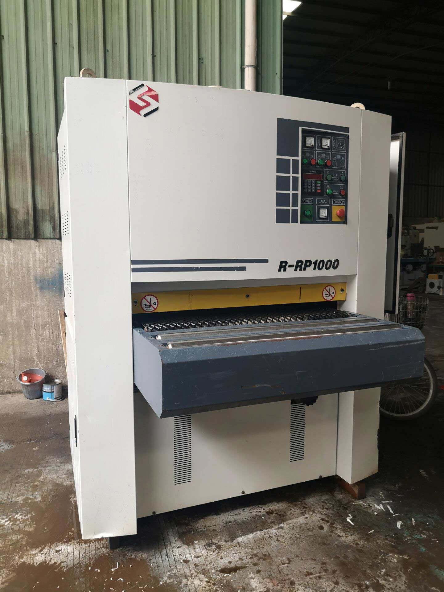 實(shí)木雙帶砂光機(jī)