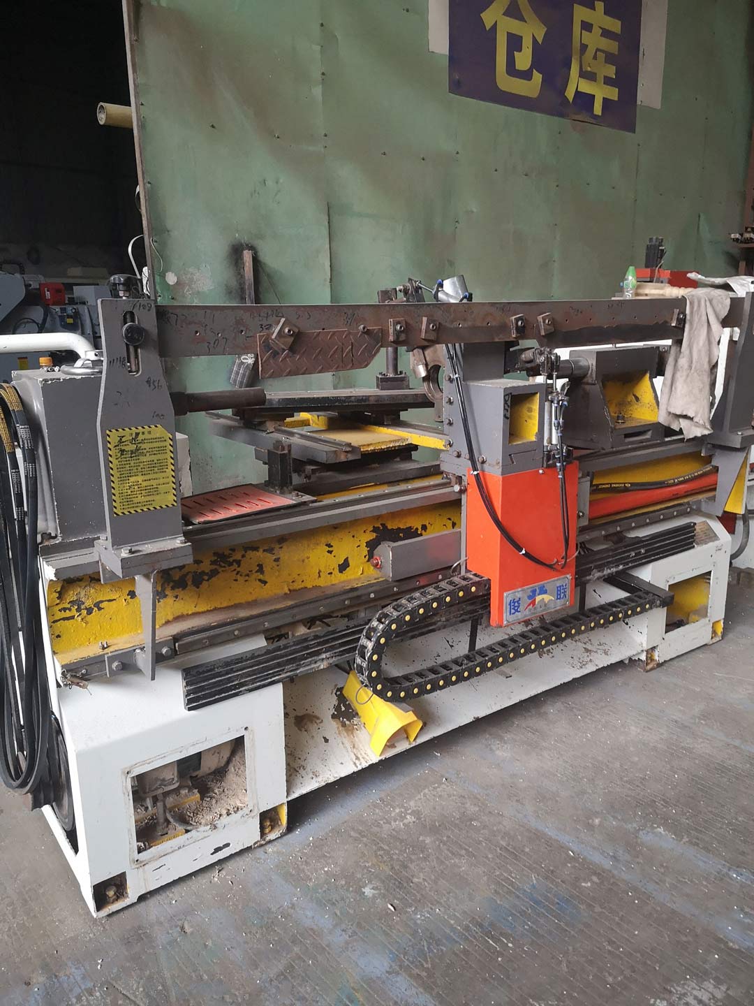 俊聯(lián)半自動(dòng)背刀車(chē)床