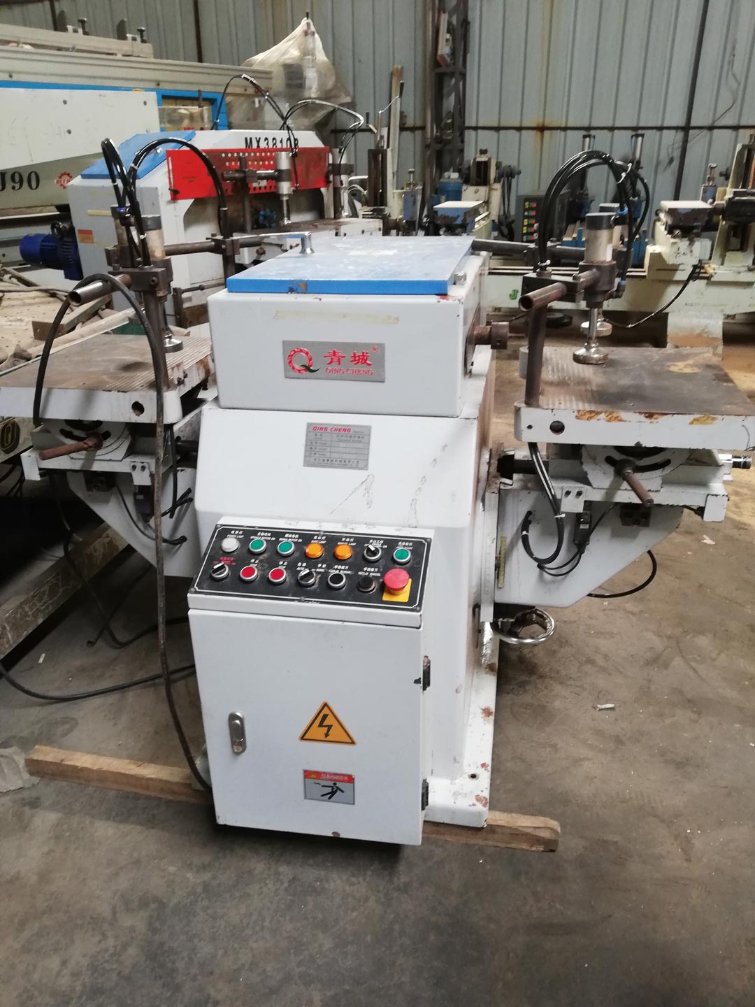 青城MX3810B長形作榫機(jī)