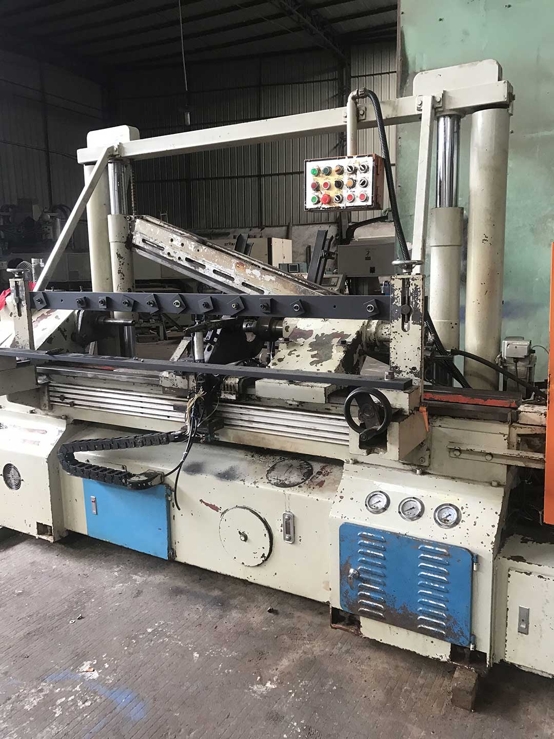 二手臺灣背刀車床